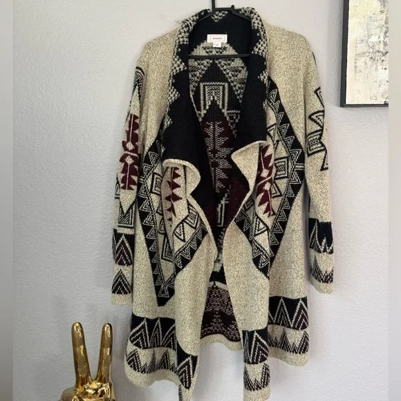 Southwest Kamana Long 100% soft Acrylic Sweater.  Preowned Size Medium. - Picture 2 of 9